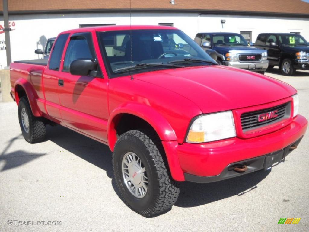 2000 Sonoma SLS Sport Extended Cab 4x4 - Fire Red / Graphite photo #6
