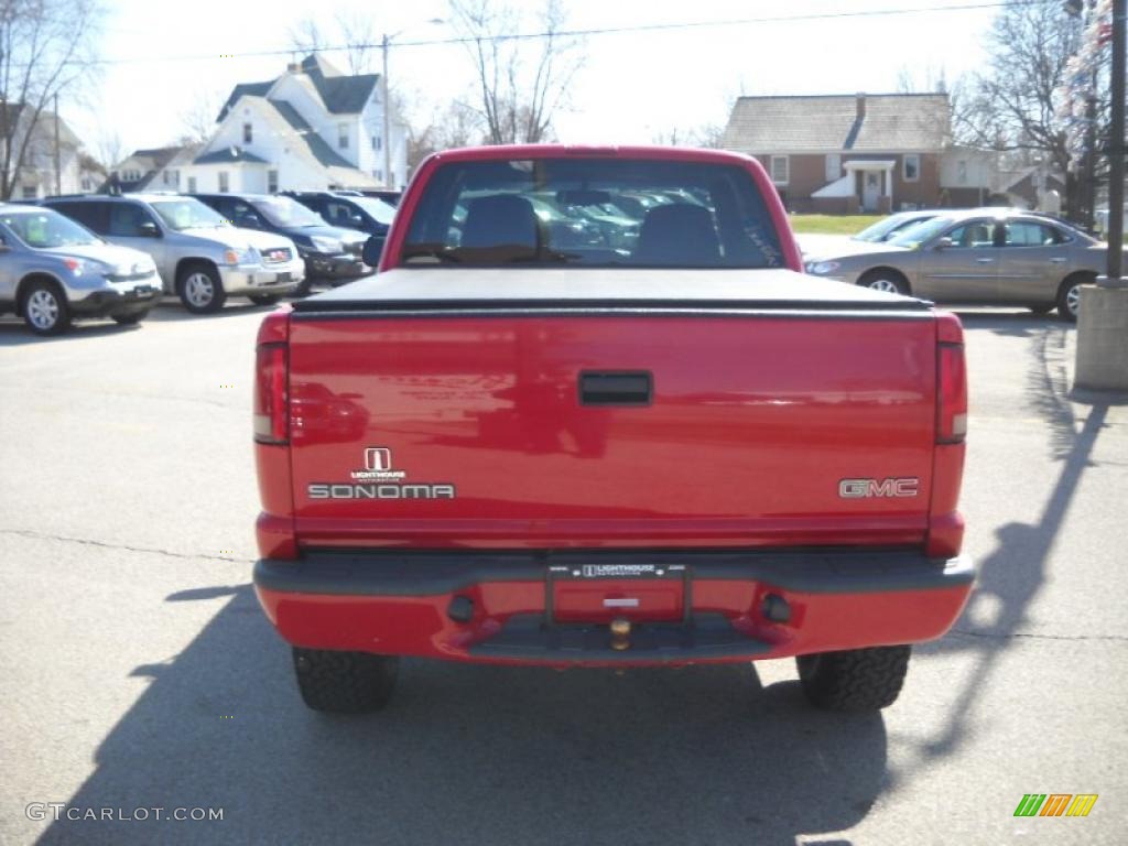 2000 Sonoma SLS Sport Extended Cab 4x4 - Fire Red / Graphite photo #8