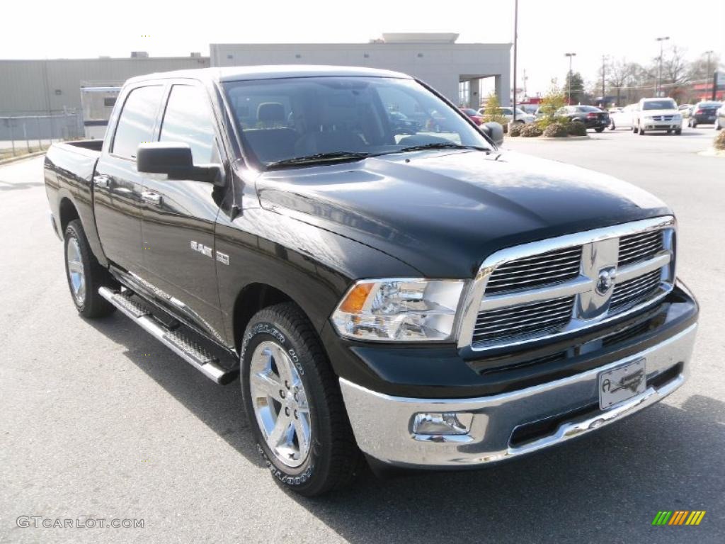 2010 Ram 1500 Big Horn Crew Cab 4x4 - Brilliant Black Crystal Pearl / Light Pebble Beige/Bark Brown photo #6