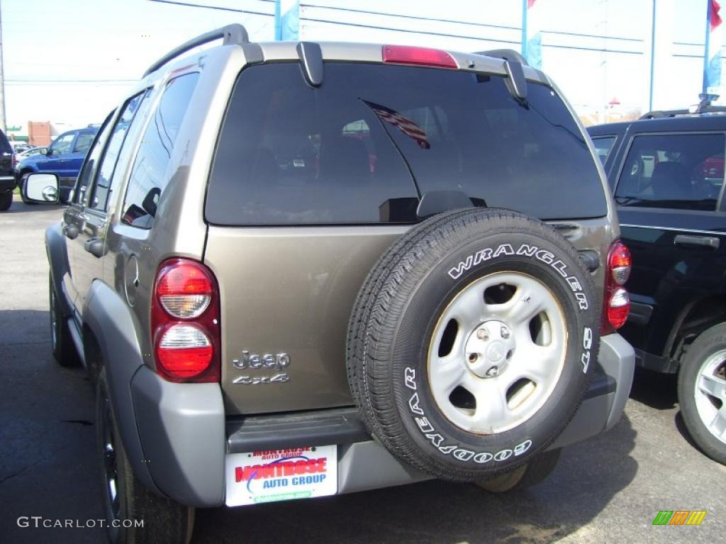 2007 Patriot Sport 4x4 - Light Khaki Metallic / Pastel Pebble Beige photo #4