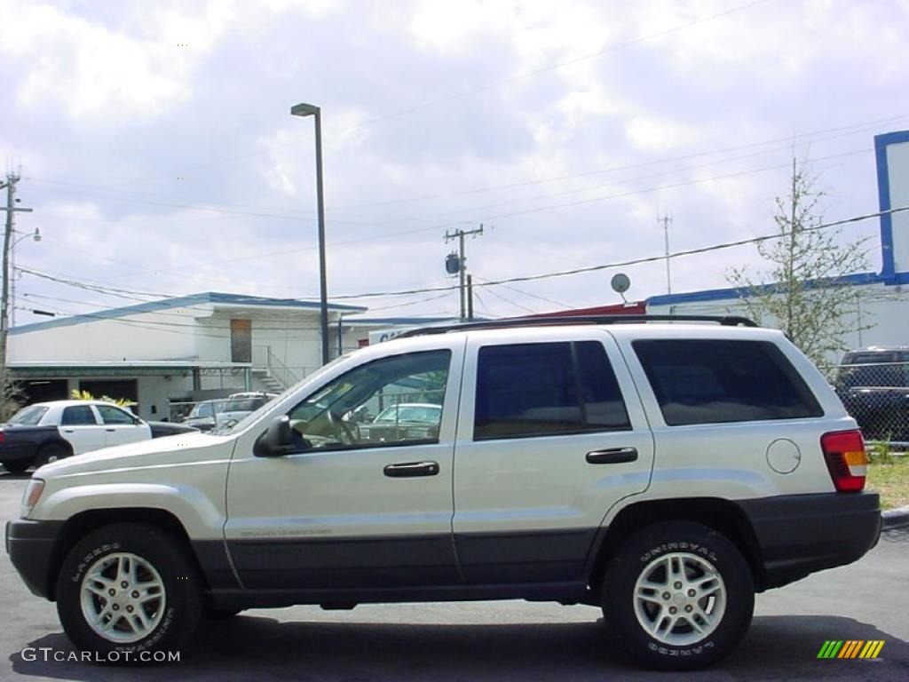 2004 Grand Cherokee Laredo - Bright Silver Metallic / Sandstone photo #7