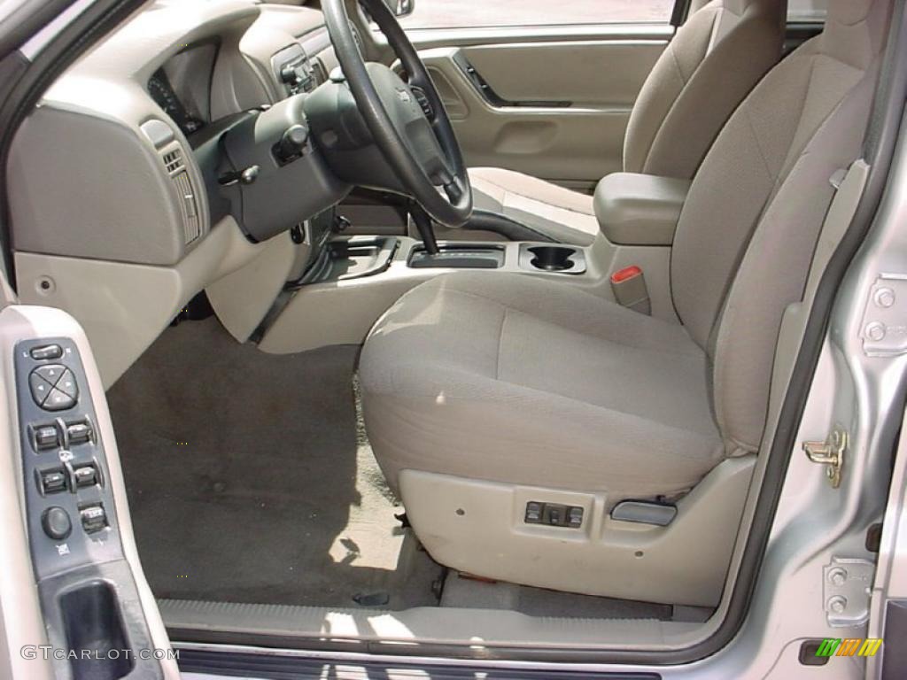 2004 Grand Cherokee Laredo - Bright Silver Metallic / Sandstone photo #11