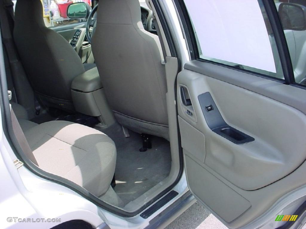 2004 Grand Cherokee Laredo - Bright Silver Metallic / Sandstone photo #14