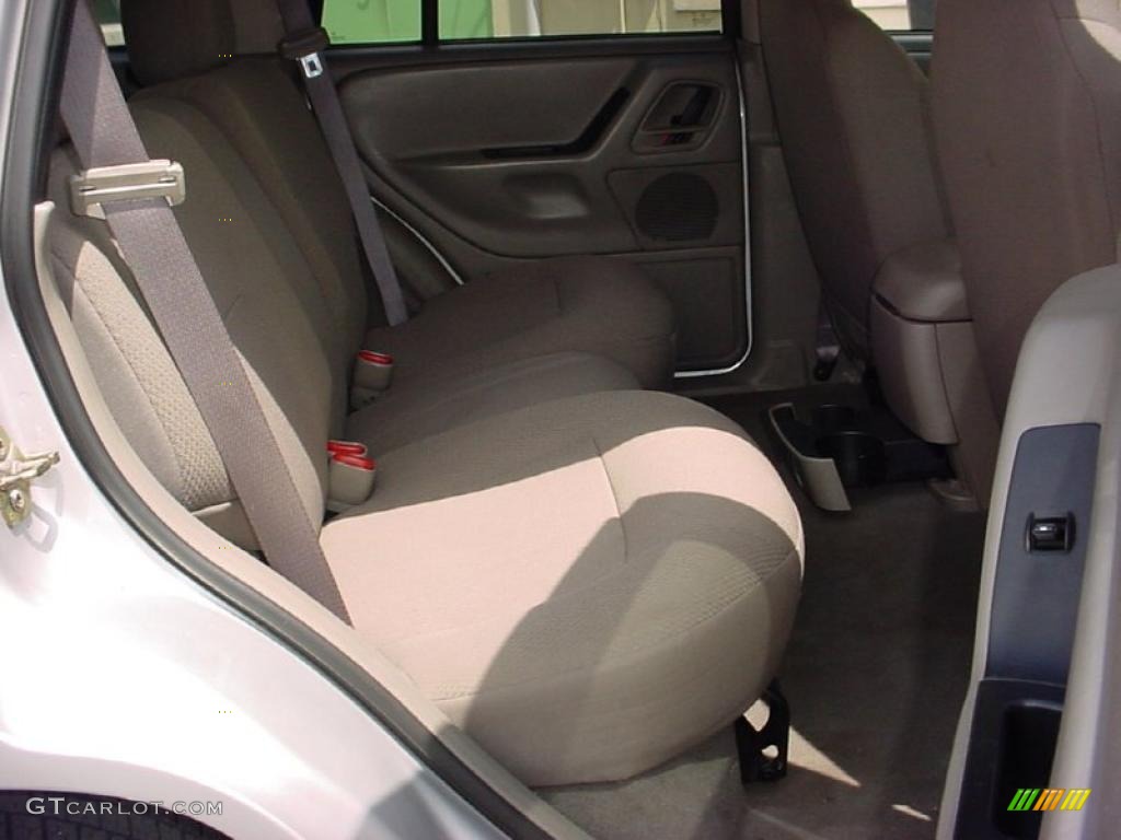 2004 Grand Cherokee Laredo - Bright Silver Metallic / Sandstone photo #15