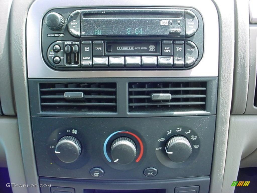 2004 Grand Cherokee Laredo - Bright Silver Metallic / Sandstone photo #16