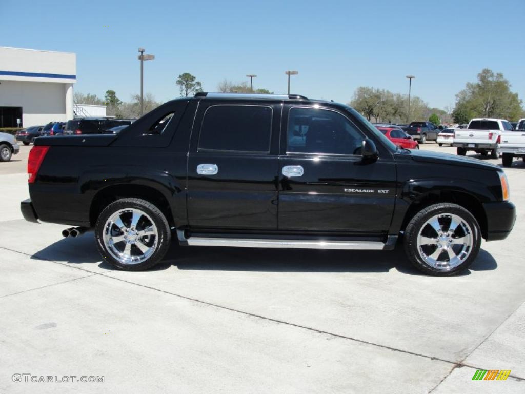 2006 Escalade EXT AWD - Black Raven / Pewter photo #2