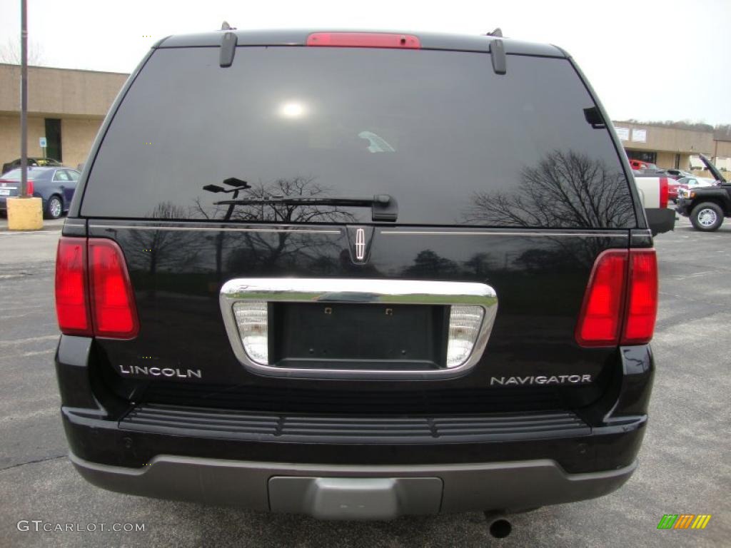 2003 Navigator Luxury 4x4 - Black / Black photo #8