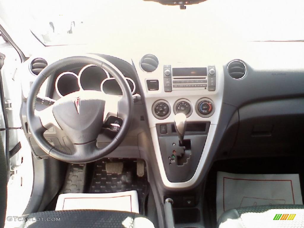 2009 Vibe GT - Ultra White / Ebony photo #7