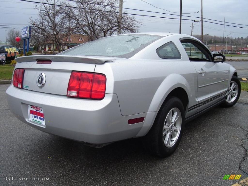 2008 Mustang V6 Deluxe Coupe - Brilliant Silver Metallic / Light Graphite photo #5
