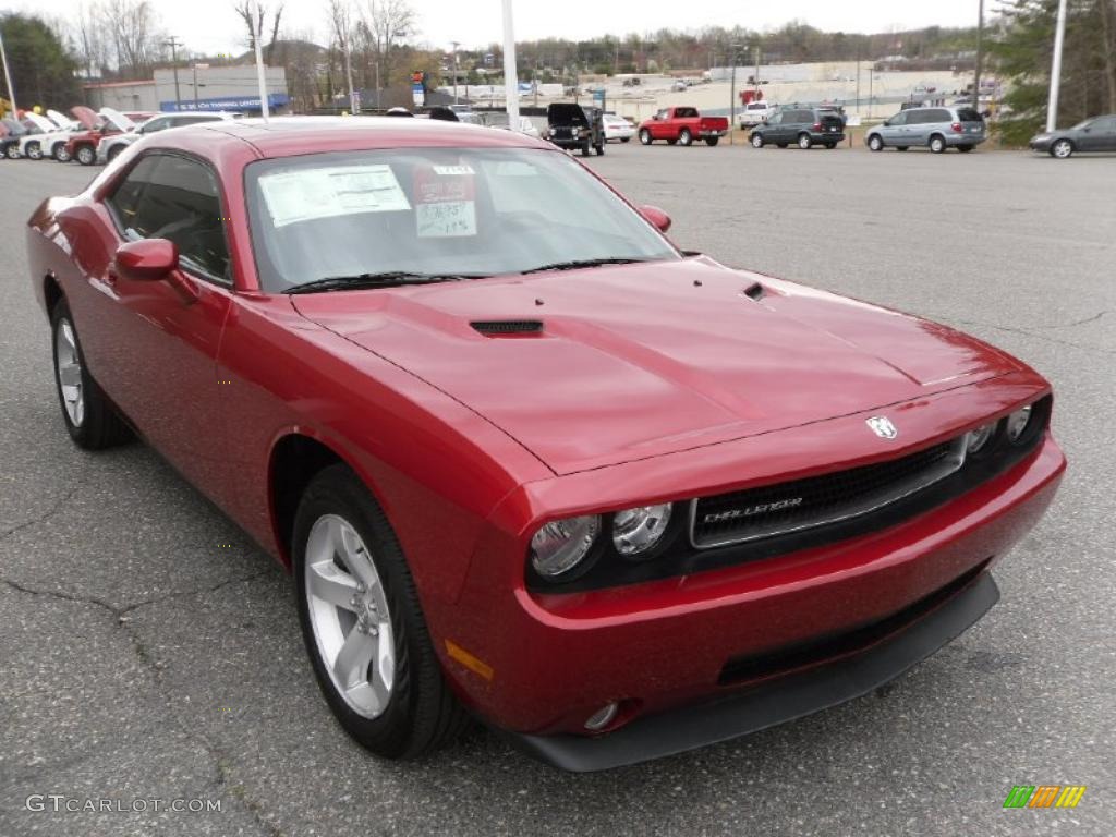 2010 Challenger SE - Inferno Red Crystal Pearl / Dark Slate Gray photo #5
