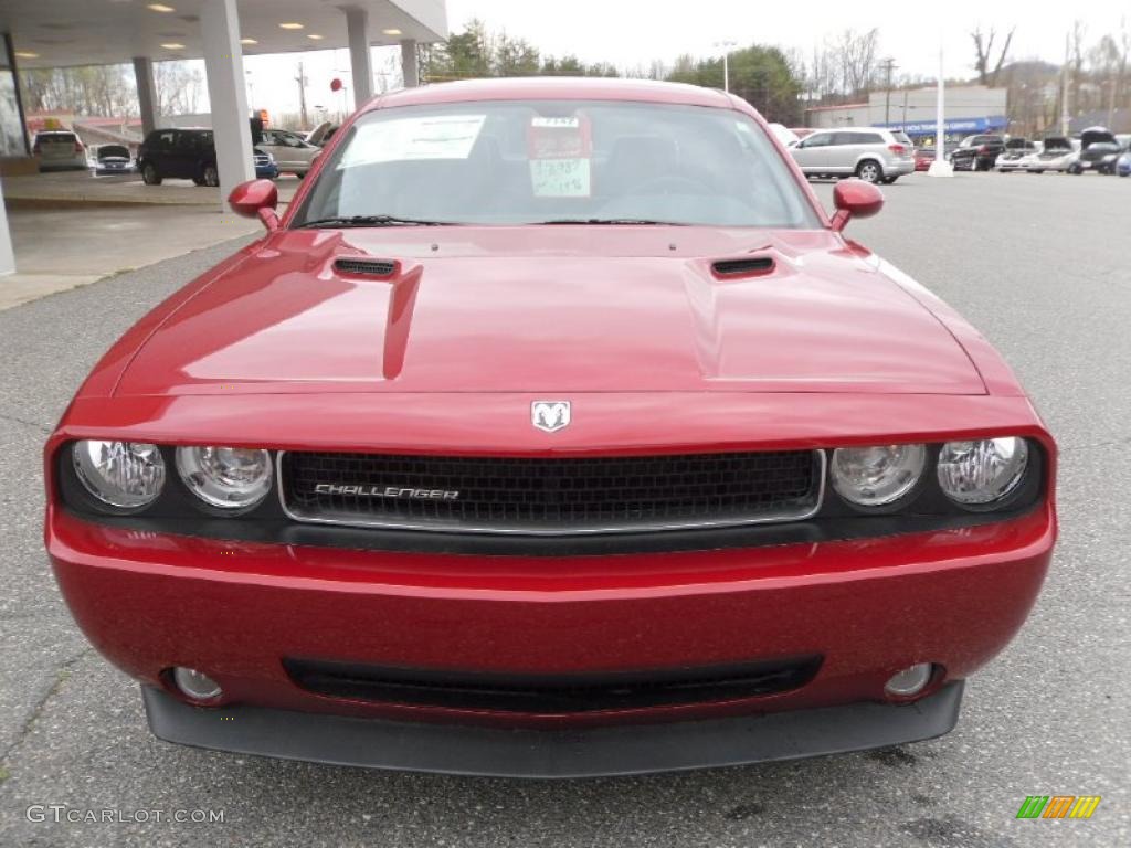 2010 Challenger SE - Inferno Red Crystal Pearl / Dark Slate Gray photo #6