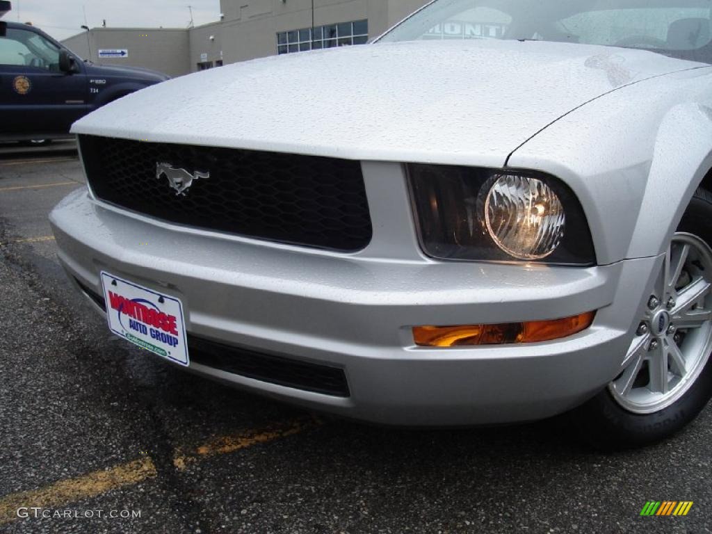 2008 Mustang V6 Deluxe Coupe - Brilliant Silver Metallic / Light Graphite photo #9