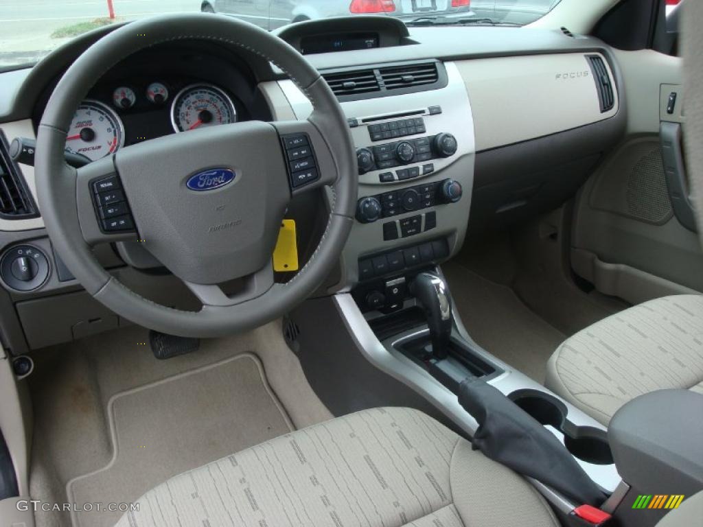 Medium Stone Interior 2010 Ford Focus SE Sedan Photo #27659676