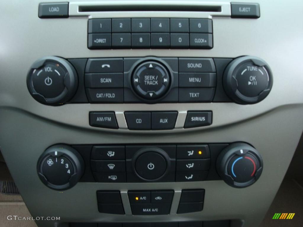 2010 Ford Focus SE Sedan Controls Photo #27659706