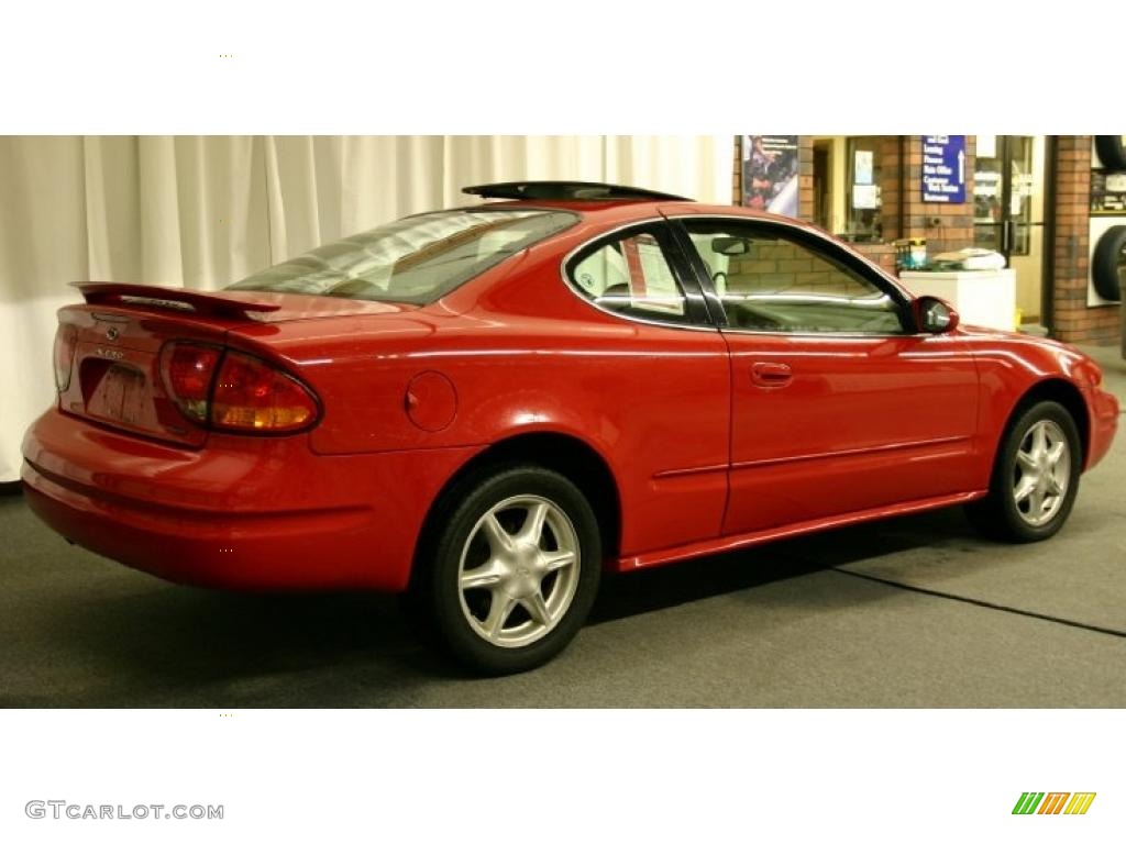 2000 Alero GL Sedan - Bright Red / Pewter photo #3