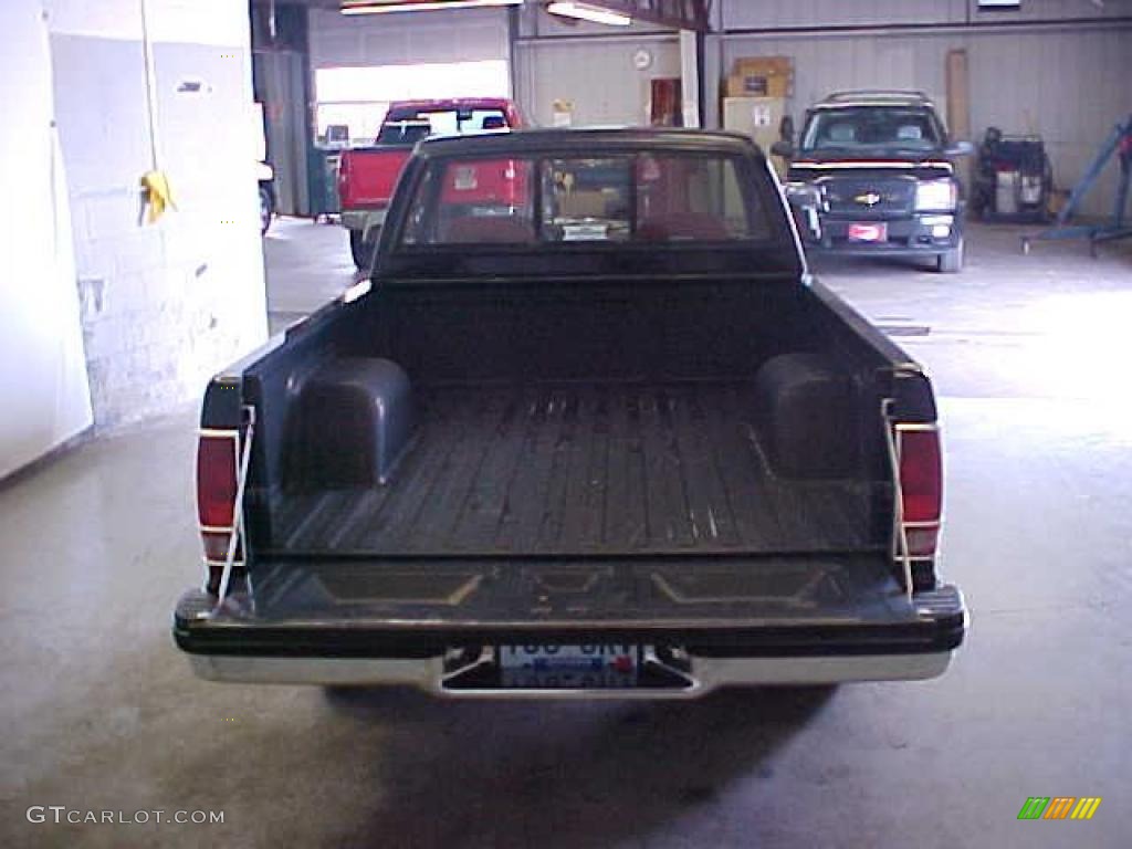 1992 S10 Regular Cab - Midnight Black / Red photo #10
