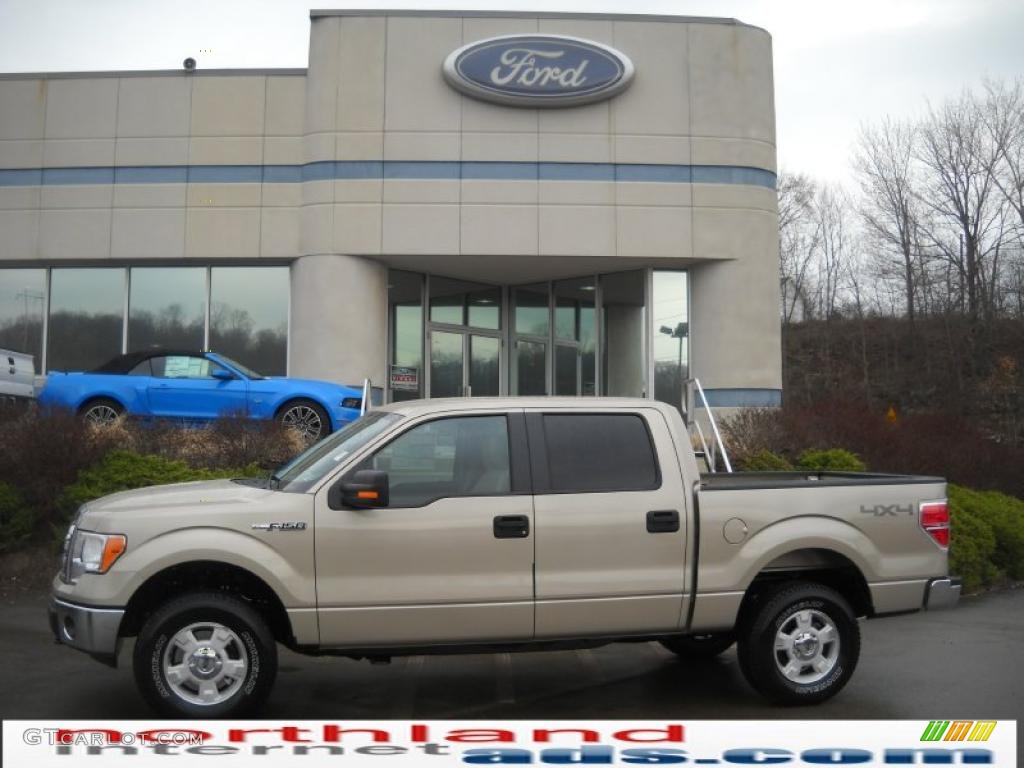 2010 F150 XLT SuperCrew 4x4 - Pueblo Gold Metallic / Tan photo #1