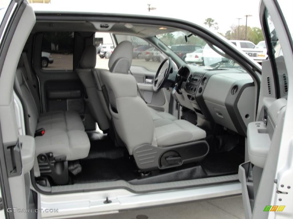 2006 F150 STX SuperCab - Silver Metallic / Medium/Dark Flint photo #26