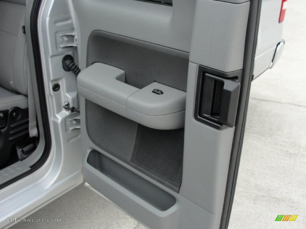 2006 F150 STX SuperCab - Silver Metallic / Medium/Dark Flint photo #33