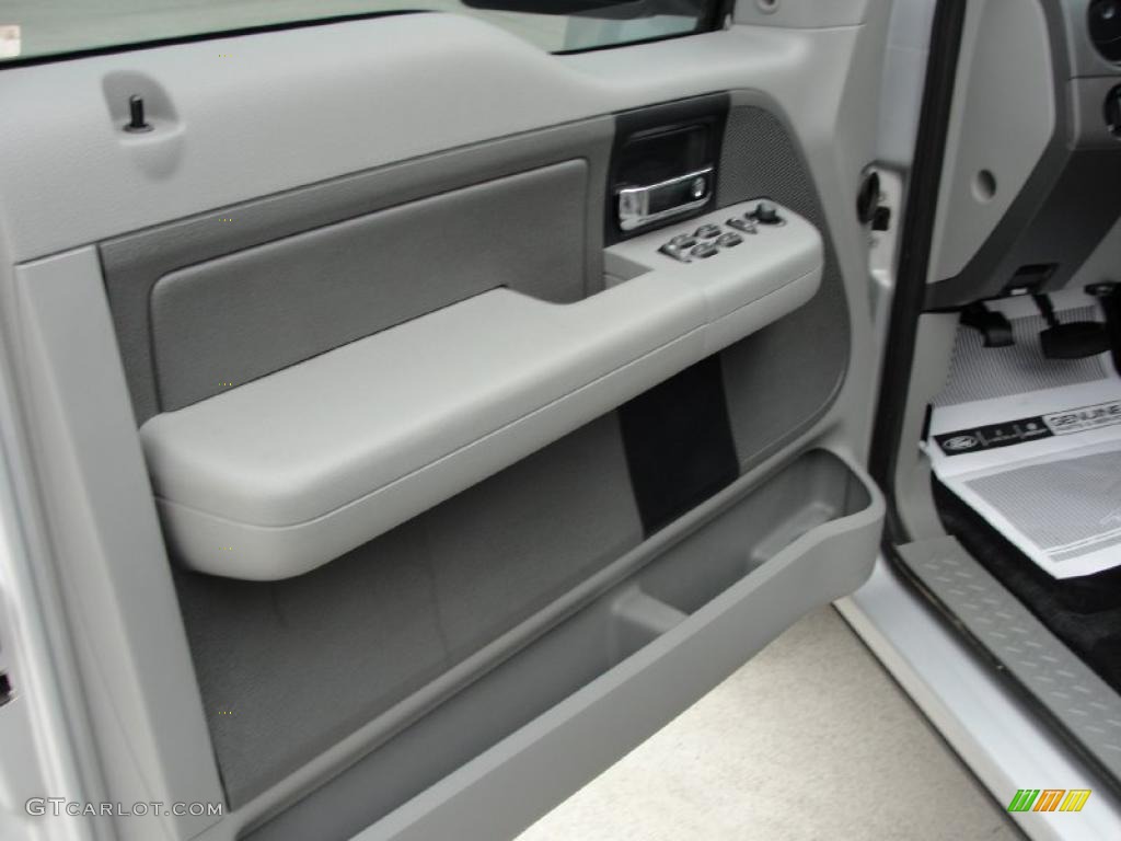 2006 F150 STX SuperCab - Silver Metallic / Medium/Dark Flint photo #35