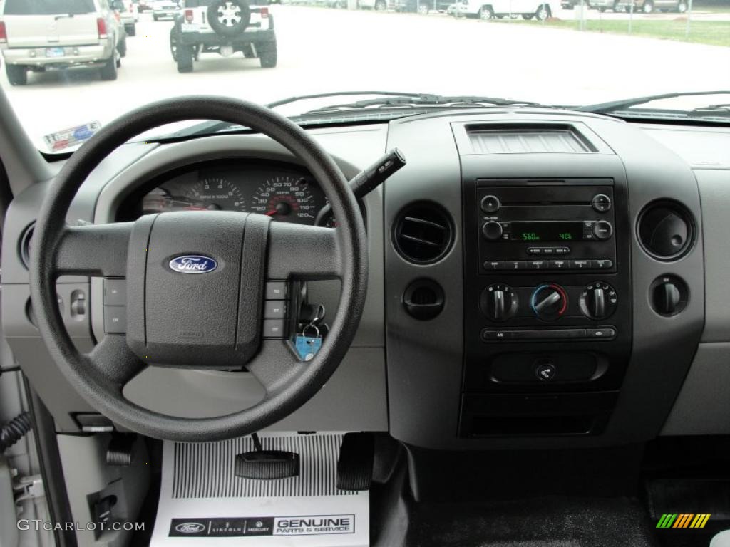 2006 F150 STX SuperCab - Silver Metallic / Medium/Dark Flint photo #42