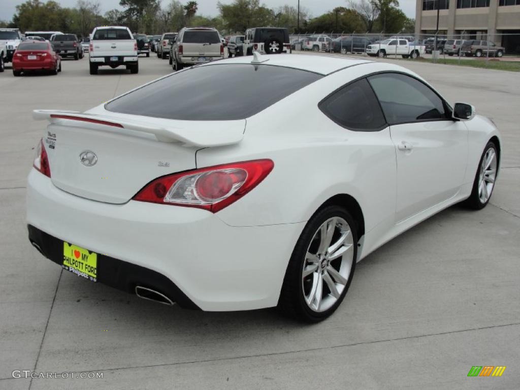 2010 Genesis Coupe 3.8 Track - Karussell White / Black photo #3