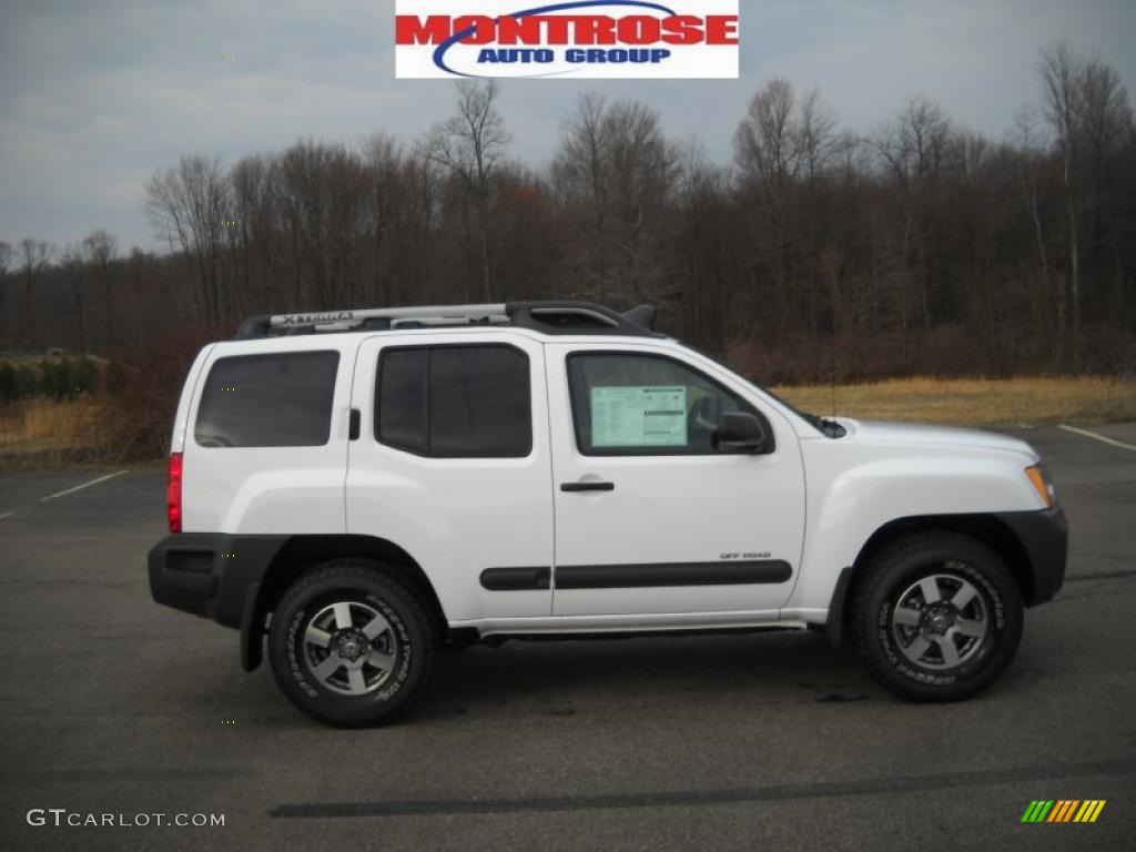 2010 Xterra S 4x4 - Avalanche White / Gray/Red photo #1