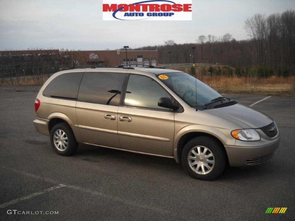 2002 Town & Country LX - Light Almond Pearl Metallic / Taupe photo #22