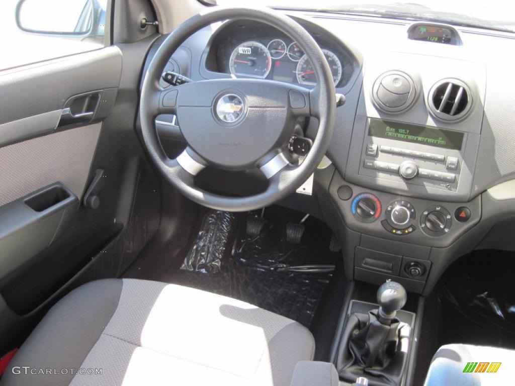 2010 Aveo Aveo5 LS - Wintergreen / Charcoal photo #7