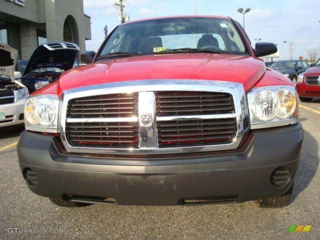 2007 Dakota ST Club Cab - Flame Red / Medium Slate Gray photo #8