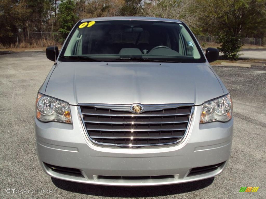 2009 Town & Country LX - Bright Silver Metallic / Medium Slate Gray/Light Shale photo #14