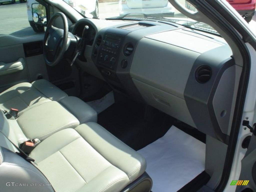 2005 F150 XL Regular Cab - Oxford White / Medium Flint Grey photo #18