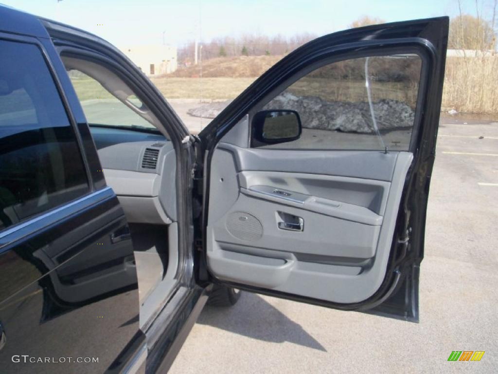 2007 Grand Cherokee SRT8 4x4 - Black / Medium Slate Gray photo #16