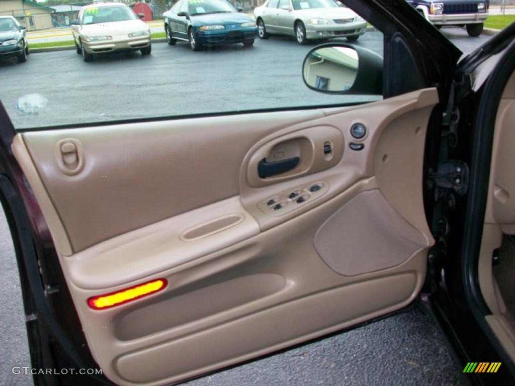 2003 Intrepid SE - Deep Lava Red Metallic / Sandstone photo #10