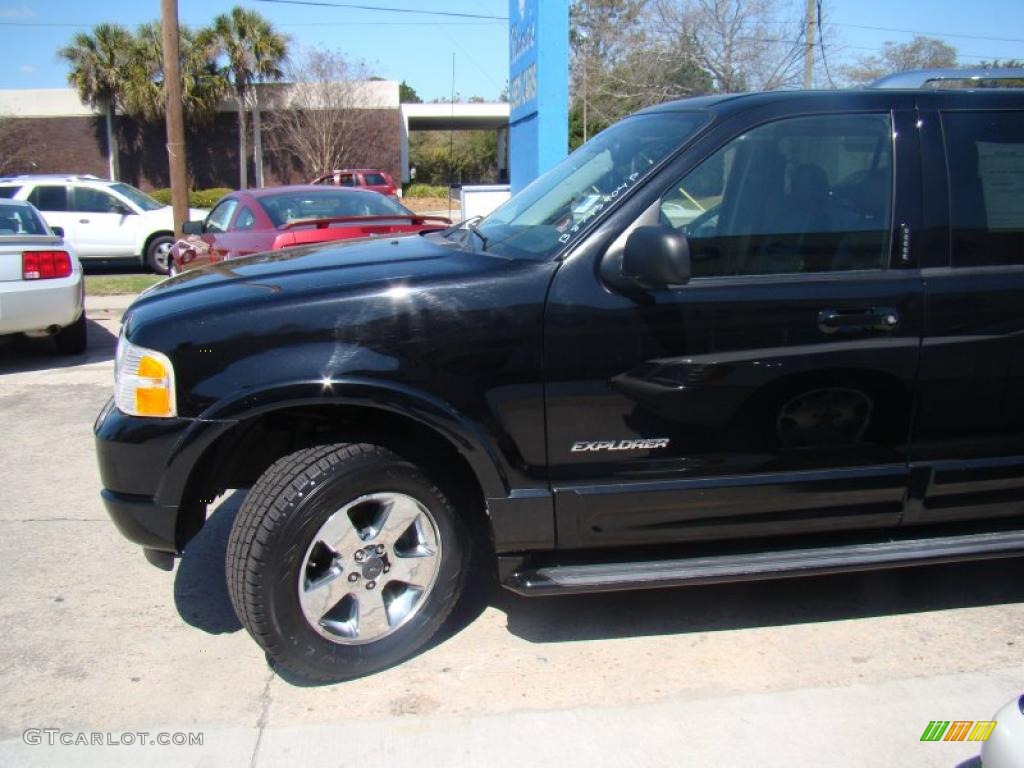2004 Explorer Limited 4x4 - Black / Graphite photo #32