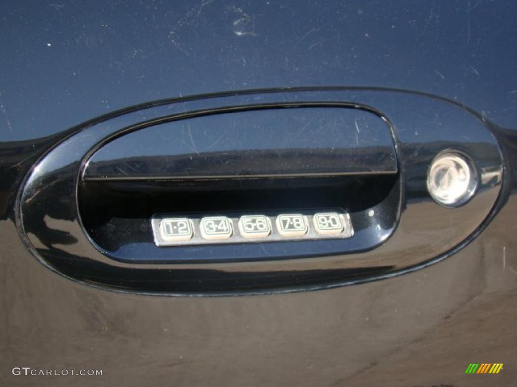 2004 Taurus SEL Sedan - Black / Medium Parchment photo #35