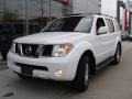 2007 Avalanche White Nissan Pathfinder SE 4x4  photo #3