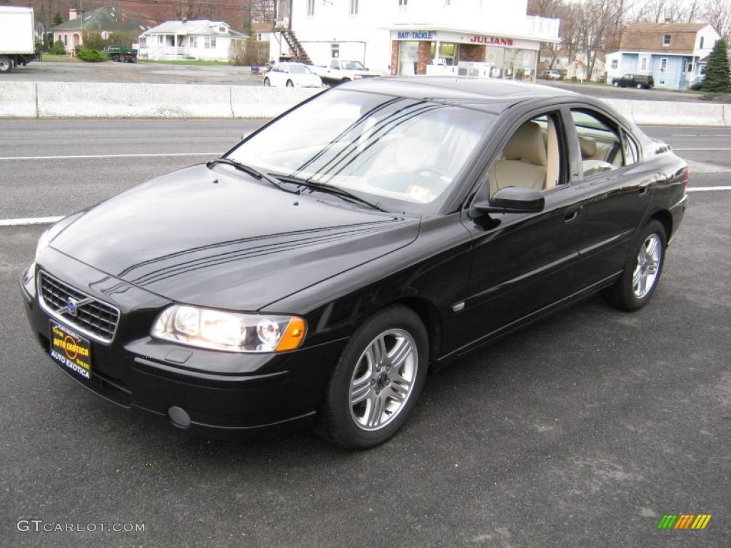 Black Volvo S60