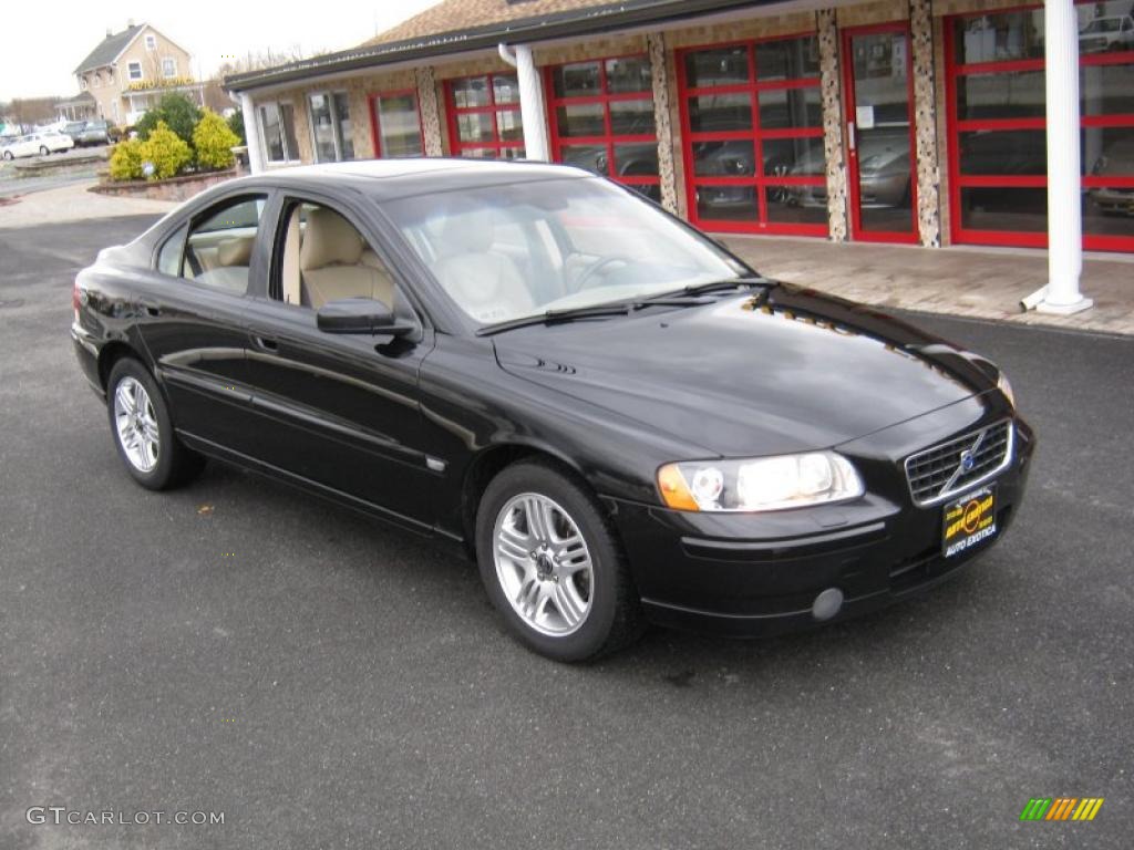 2006 S60 2.5T - Black / Taupe/Light Taupe photo #2