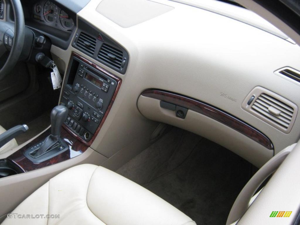 2006 S60 2.5T - Black / Taupe/Light Taupe photo #7