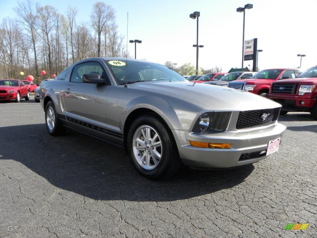 2008 Mustang V6 Deluxe Coupe - Vapor Silver Metallic / Medium Parchment photo #1