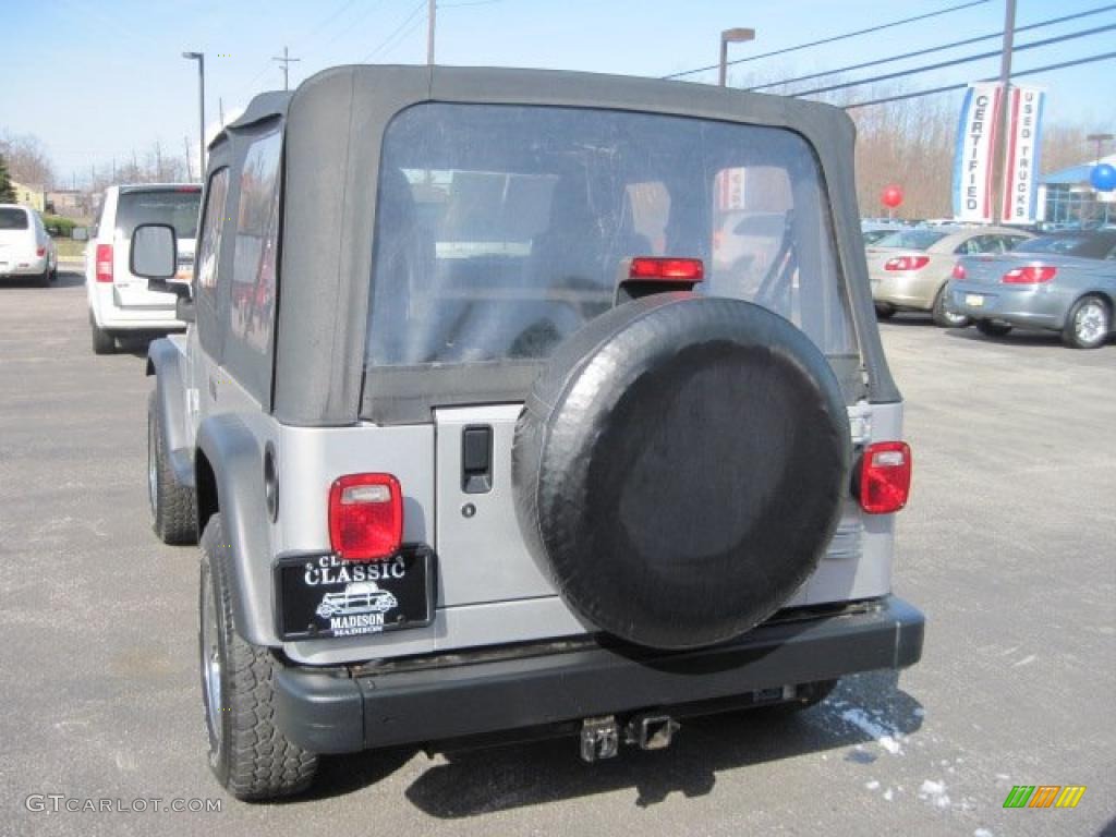 2004 Wrangler SE 4x4 - Bright Silver Metallic / Dark Slate Gray photo #5