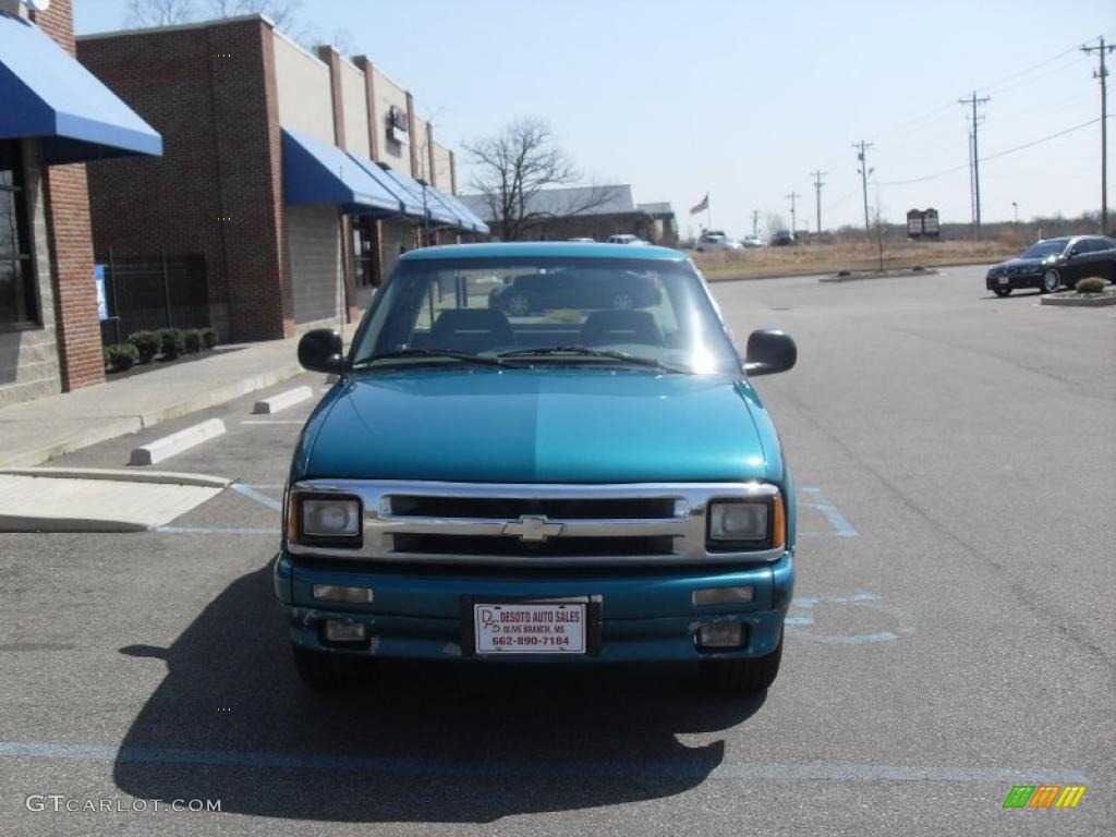 1996 S10 LS Extended Cab - Bright Teal Metallic / Graphite photo #2