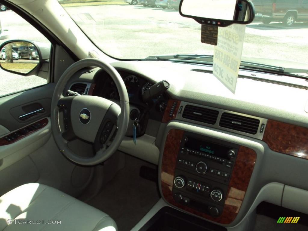 2007 Suburban 1500 LT - Graystone Metallic / Light Titanium/Dark Titanium photo #12