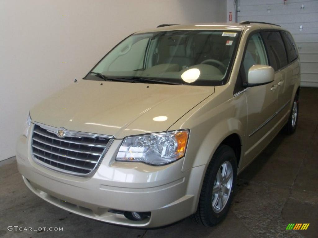 2010 Town & Country Touring - Light Sandstone Metallic / Medium Pebble Beige/Cream photo #1