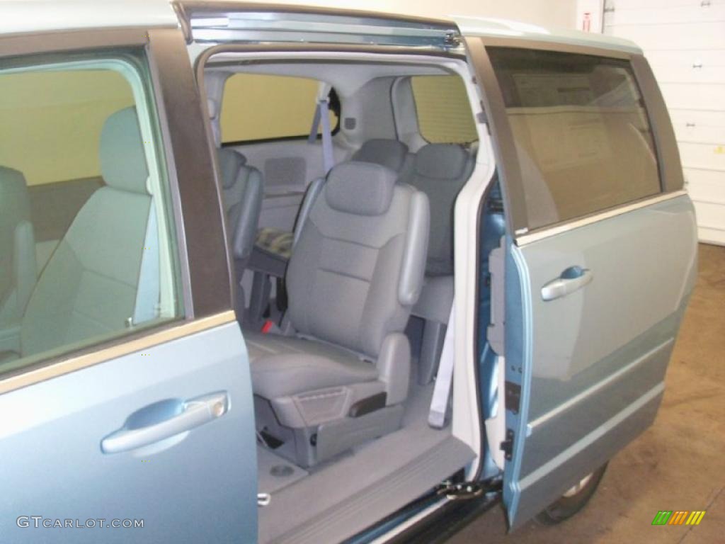 2010 Town & Country LX - Clearwater Blue Pearl / Medium Slate Gray/Light Shale photo #14