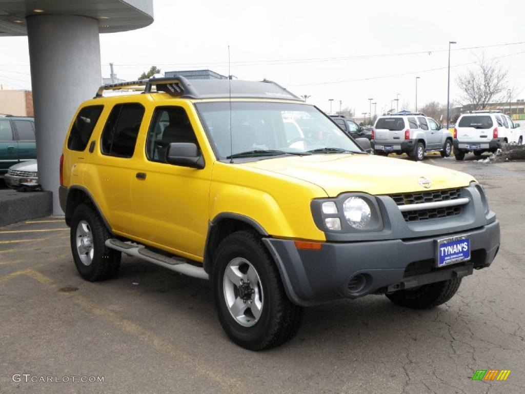 2004 Xterra XE 4x4 - Solar Yellow / Charcoal photo #3