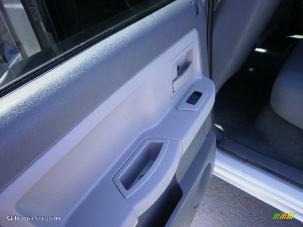 2005 Dakota SLT Quad Cab 4x4 - Bright Silver Metallic / Medium Slate Gray photo #34