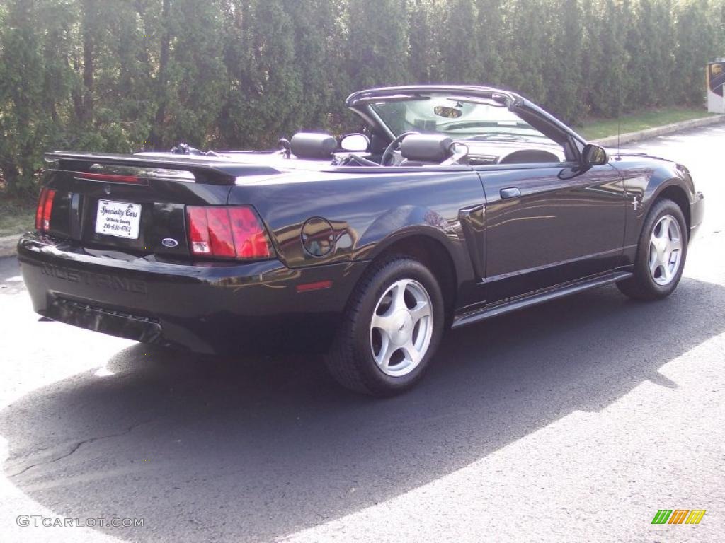 2001 Mustang V6 Convertible - Black / Dark Charcoal photo #16