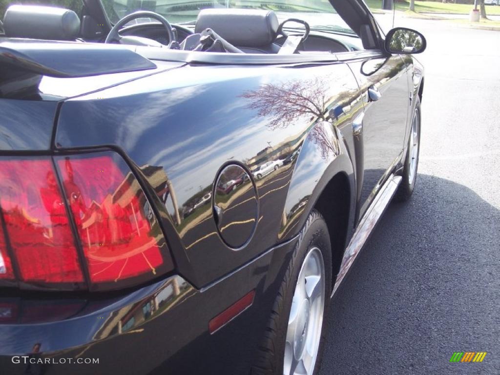 2001 Mustang V6 Convertible - Black / Dark Charcoal photo #17